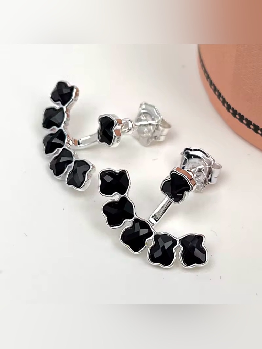 Sterling silver mini Onyx with six 0.4 cm onyx bears push closure,Size: 2 cm.